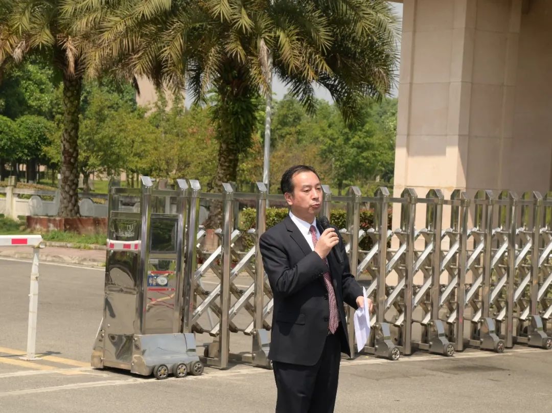 中国五冶职工大学  中国五冶高级技校温江新校区揭牌仪式隆重举行